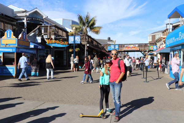...we just peered in and walked on...too touristy for us