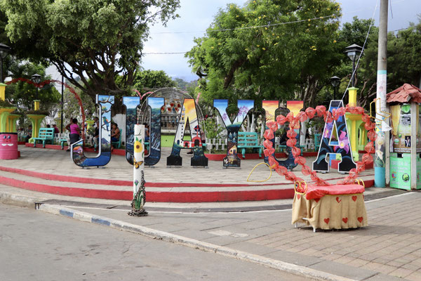 Like in most towns and cities of central america the main square has a colourful decorated name sign