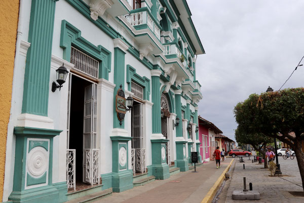...and the colourful colonial buildings in very good condition