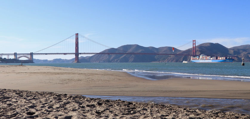 but you can't miss not kiting under the famous bridge