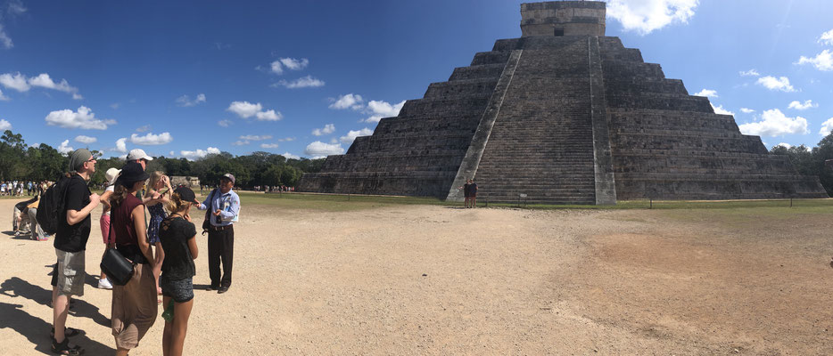 The most famous Pyramid in Chichen Itza is the El Castillo..
