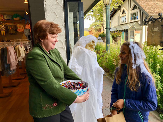 ...off course they got a treat and didn't have to do a trick...