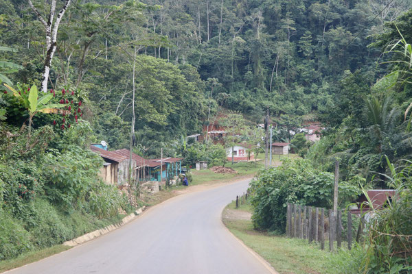 We decide to turn right and the the smooth long road as we knew we will be doing a lot of serious bad road in Guatemala