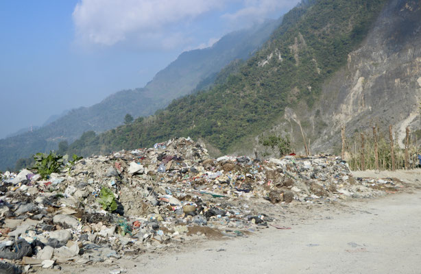 ..and as usual on the outskirts of every town you will find a rubbish dump on the side of the road..
