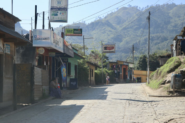 Here arriving in Lanquin, this is where most Overlanders leave their vehicles and jump on a truck to Semuc Champey,