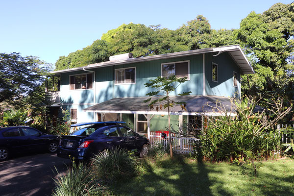  Our Studio (bottom right) from the outside - Good bye "Surfers Inn" - Good Bye Big Island we loved it!!