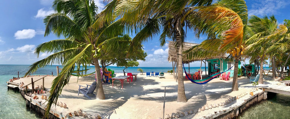 After that we left South Water Caye and head to Bread & Butter, yes you heard it, that's the name of the two small islands - Here a picture of the Island Bread