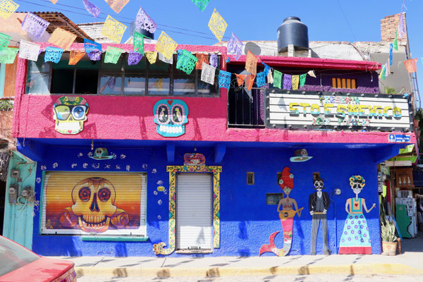 ...on the Sayulita houses, so we decided to find a parking...
