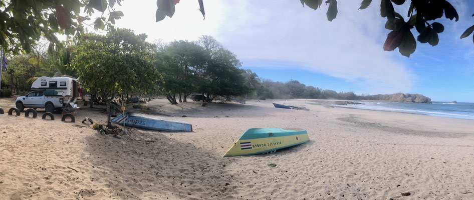 We stayed the night on the parking just in front of Olgas Bar - with the main wind still blowing off shore we didn't get much sleep because of the high night time temperatures >29C