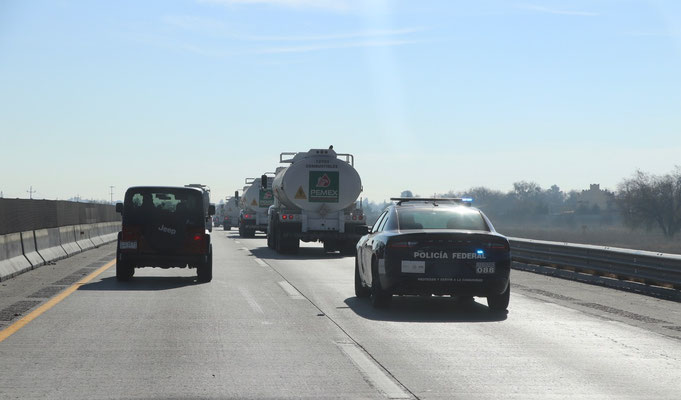 After a wonderful Breakfast with Paul & Irma we got back on to the road heading south. On the highway we passed a dozen Pemex trucks escorted by the police