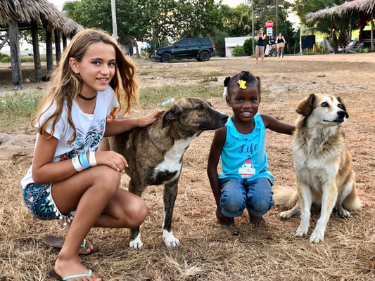 Lynn made friends with a sweet little girl
