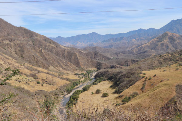 and looking down the valley we drove into towards Mexico City...the vegetation on the other side was really dry compared to the green tropical vegetation on the coast