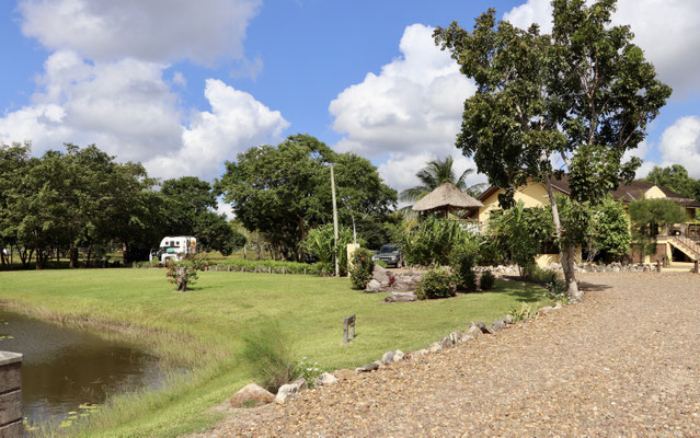 We found a beautiful Lodge in Crooked Tree. The Englishman who was married to a Belizian Women gave us a place to park and camp and didn't even want a penny for it...Thanks Mick!!
