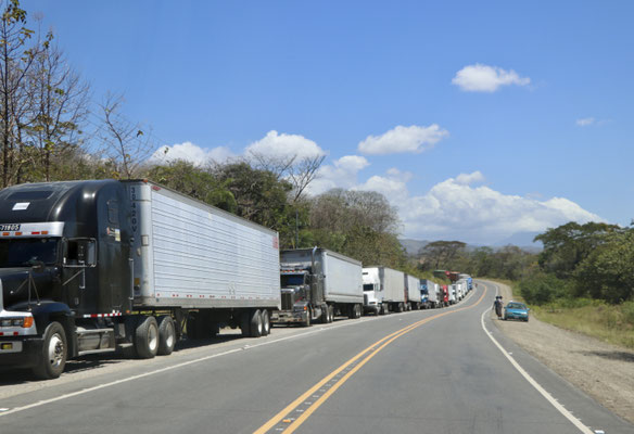 A good km queue of trucks heading to Nicaragua