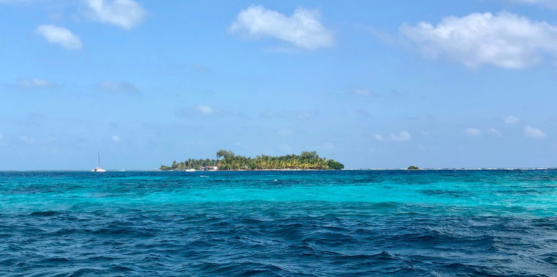 We had great warm dry weather as we past all the different Islands heading to South Water Caye