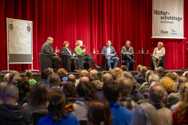Copyright: NABU/Frank Müller NST 2026 Podiumsdiskussion zur Landtagswahl am Sonntag. v.li: Klaus Hoher, Gabi Rolland, Thekla Walker, Johannes Enssle, Raimund Haser, Sylvia Pilarsky-Grosch