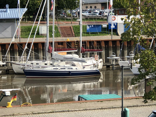 Warten auf "the Ritena" in Stade