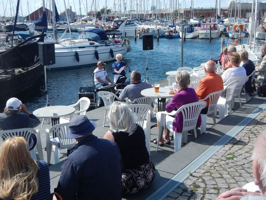 Musik am Hafen