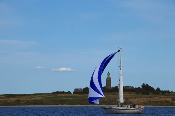 "Melusine" vor dem Leuchtturm Skjoldnaes