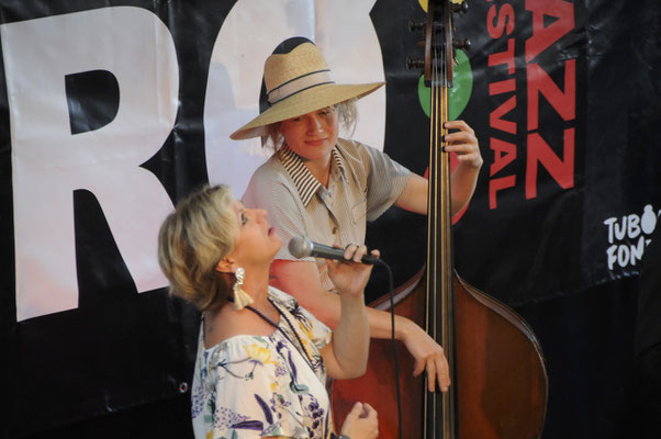 Sisters of Jazz - Anna Pauline Andersson (Vocal) og Ida Hvid (Bass)