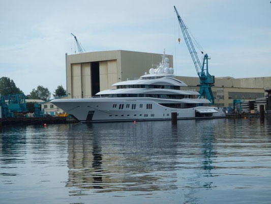 Unbekannte Luxusyacht Nobiskrug/Zerssen in Rendsburg