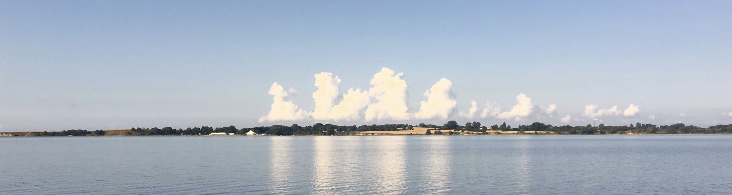 Wolken über Avernakø