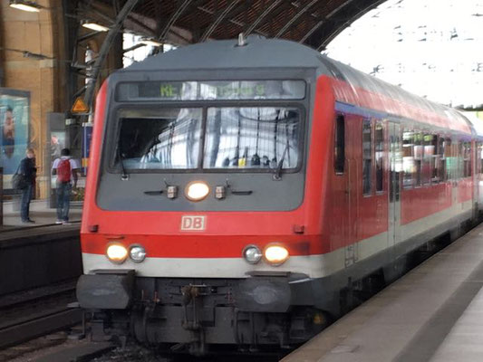 Einfahrt erhält die Regionalbahn nach Flensburg auf Gleis 3