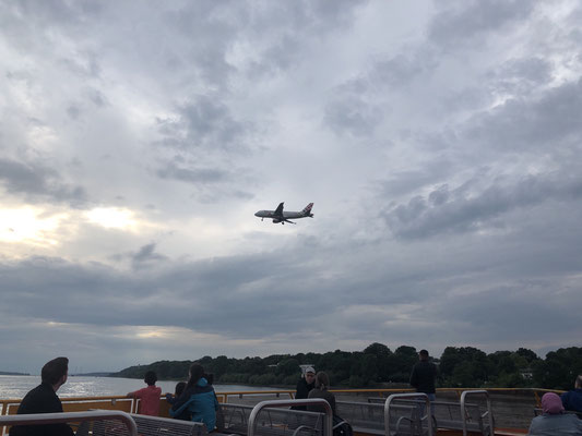 Beluga im Anflug auf Airbus Finkenwerder