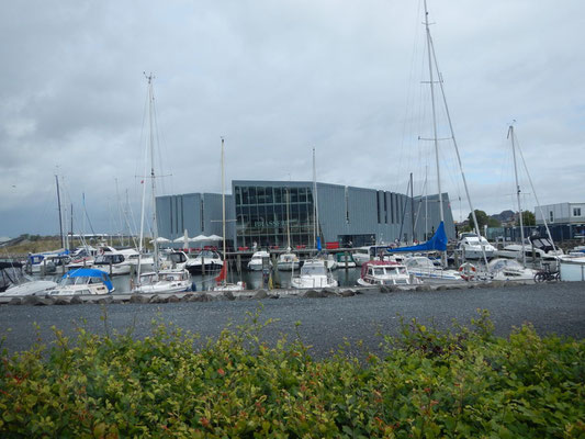 KulturØen - Kulturinsel mit Bibliothek, Brasserie, Biograf und Bootshafen