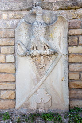 Aigle sculpte contre Eglise Saint-Leger de Charmois l'Orgueilleux