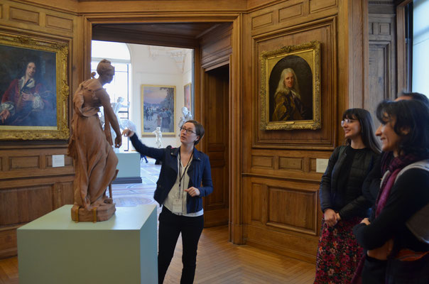 Private tour guide in Paris art museum