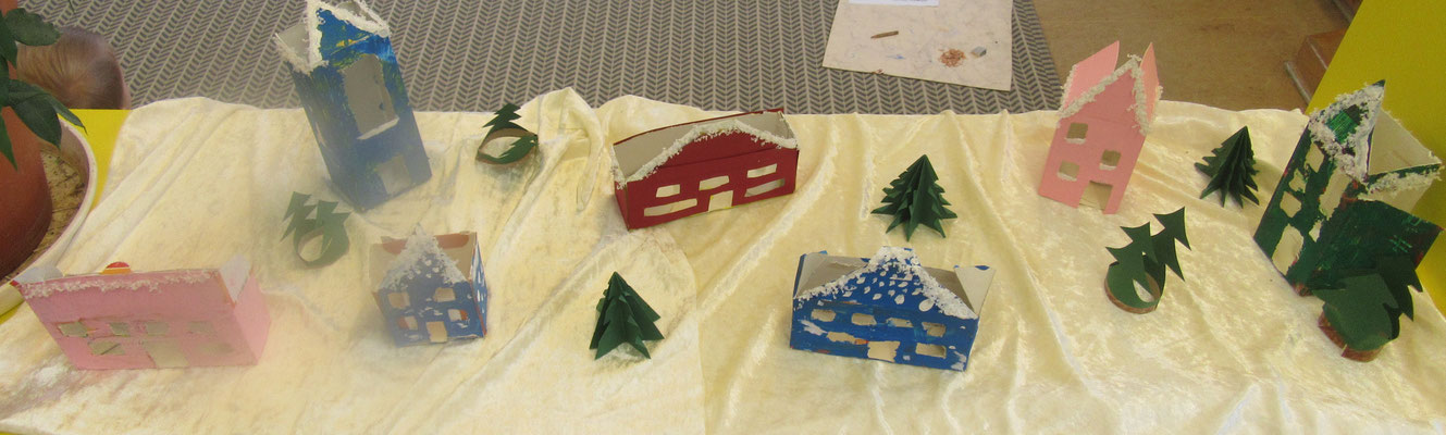 Unsere Kinder stellen ihre Kunstwerke vor: - Kindergarten Regenbogen