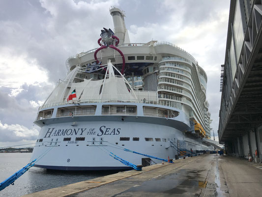 Harmony of the Seas Southampton Bye Bye - always safe Sailing!