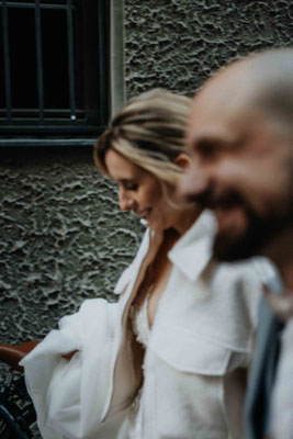 ein hochzeitsfotograf in münchen - brautpaar an der oper 