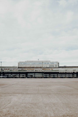 flughafen berlin tempelhof - by kommando: kunst.