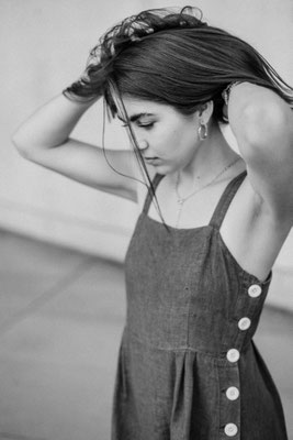 fotoshooting von sophie in münchen an den pinakotheken - mit kommando kunst