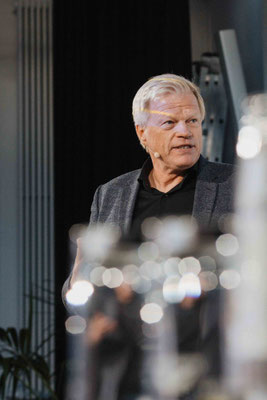 oliver kahn auf dem bcn event in münchen - von eventfotograf florian paulus