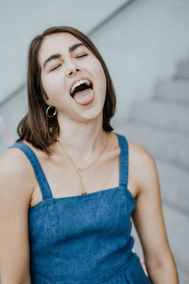 fotoshooting von sophie in münchen an den pinakotheken - mit kommando kunst