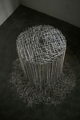 "Chaos besiegen", 2013, Glas Bindfaden