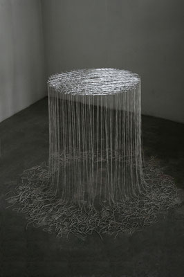 "Chaos besiegen", 2013, Glas Bindfaden