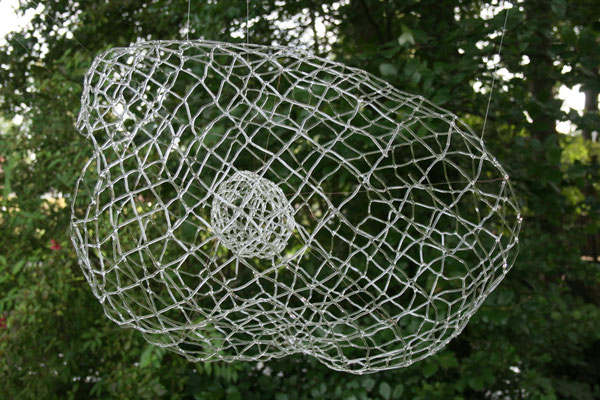 "Schwebend", Detail