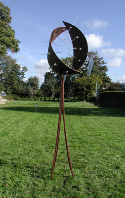 "Lichtfänger", 2010, Stahl, Glas 320x72x72cm