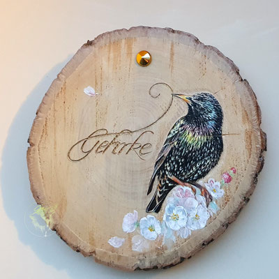 Türschild "Star mit Blüten", Acrylmalerei und Gravur auf Lindenholzscheibe
