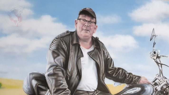 "Biker Jörg auf Ausfahrt mit Hund Oskar", Wandbild, Airbrush, Auftragsmalerei