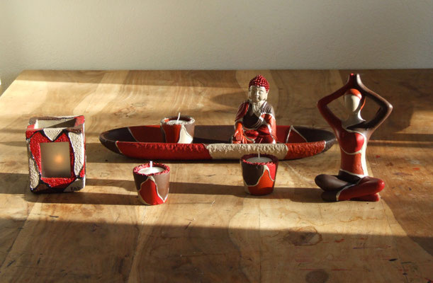 Collectie waxinehouders en boeddha's 