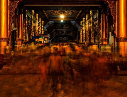 auf der Shedagon Pagode