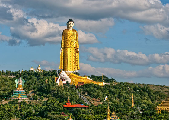 Der stehende Buddha ist der zweitgrößte der Welt . // Laykyun Sekkya in Monywa