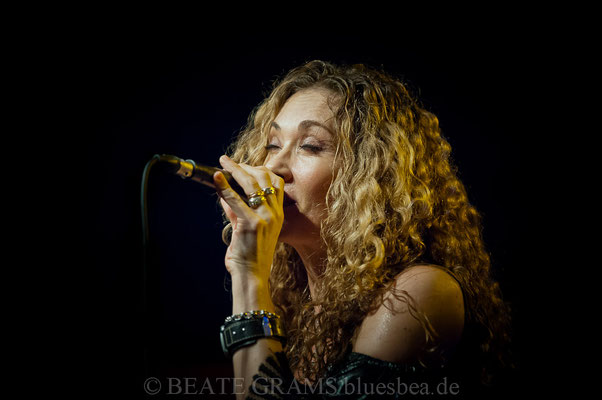 Dana Fuchs Band "Love Lives On Tour" - 12.10.2018 Räucherei Kiel