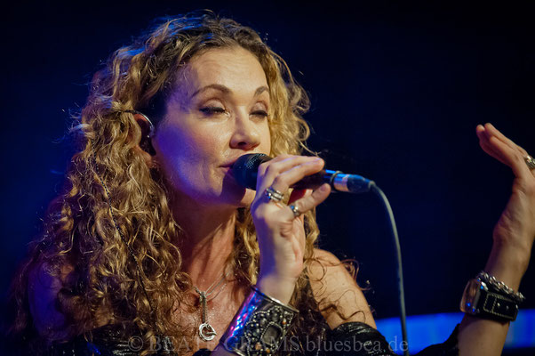 Dana Fuchs Band "Love Lives On Tour" - 12.10.2018 Räucherei Kiel