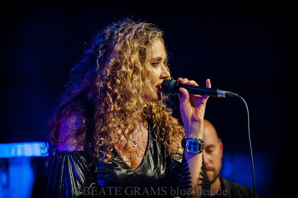 Dana Fuchs Band "Love Lives On Tour" - 12.10.2018 Räucherei Kiel